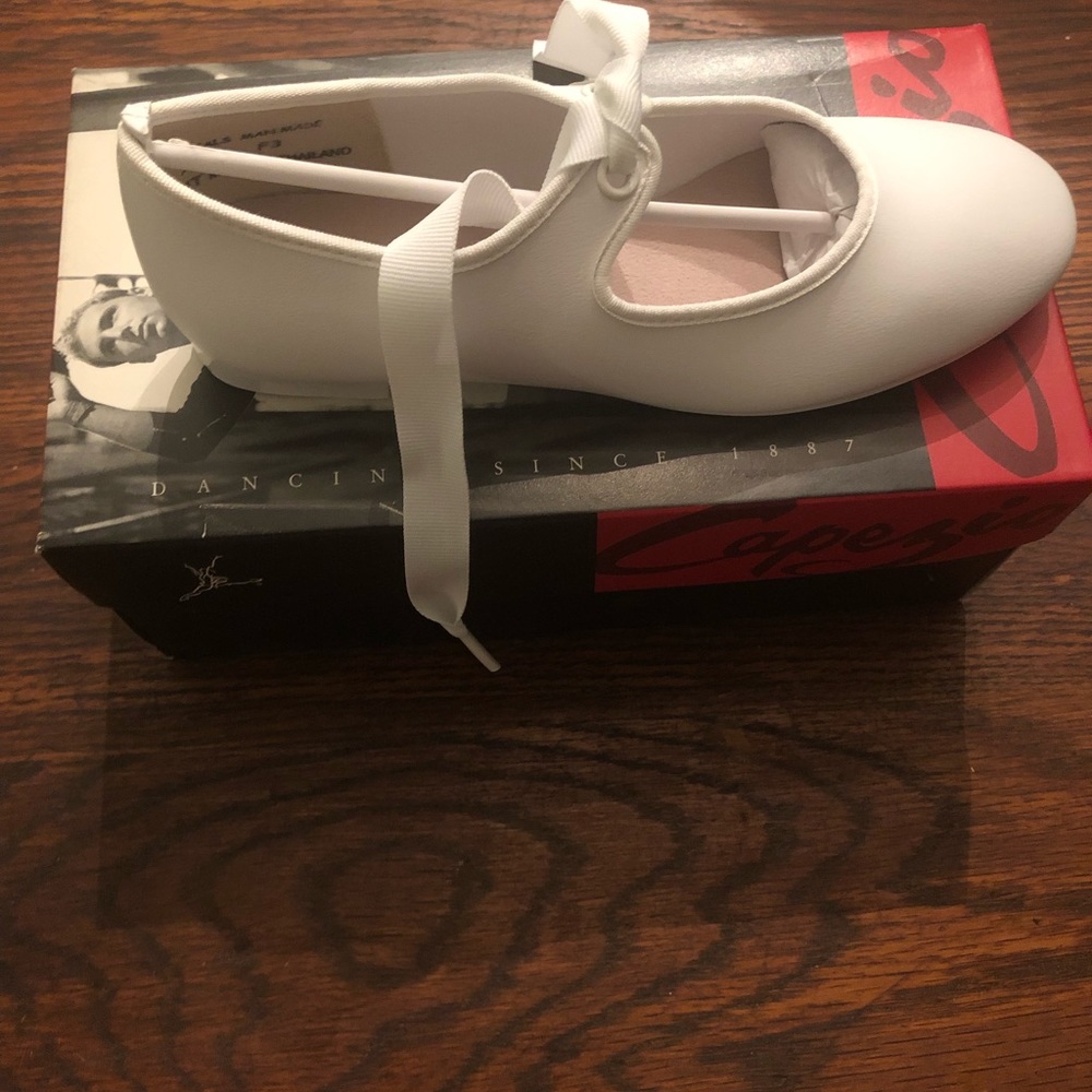 Tap shoes that tie Capezio